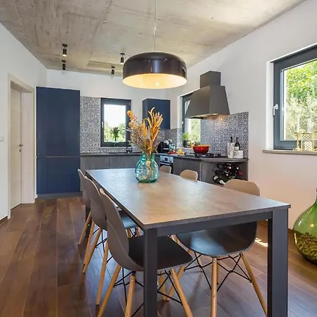 Beautiful In Πόρετς